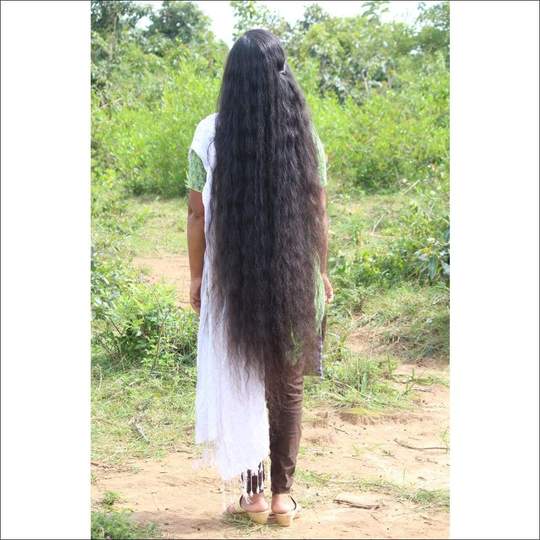 ADIVASI HAKKI PIKKI NEELAMBARI HERBAL HAIR OIL