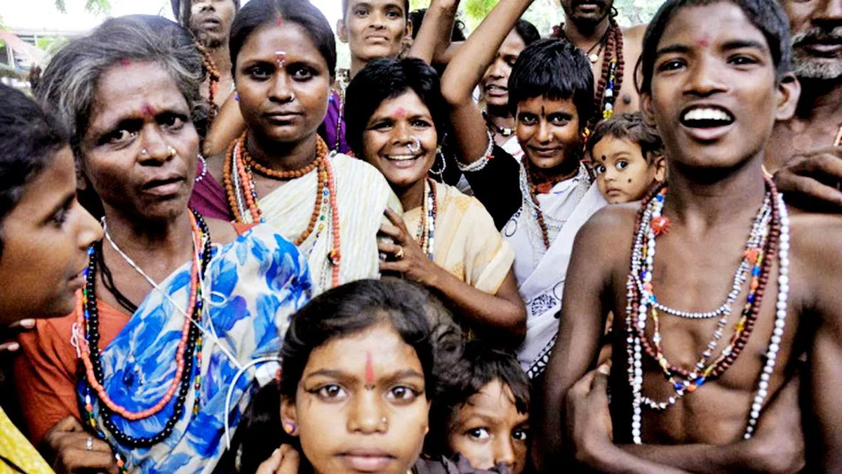 ADIVASI HAKII PIKKI NEELAMBARI HERBAL HAIR OIL